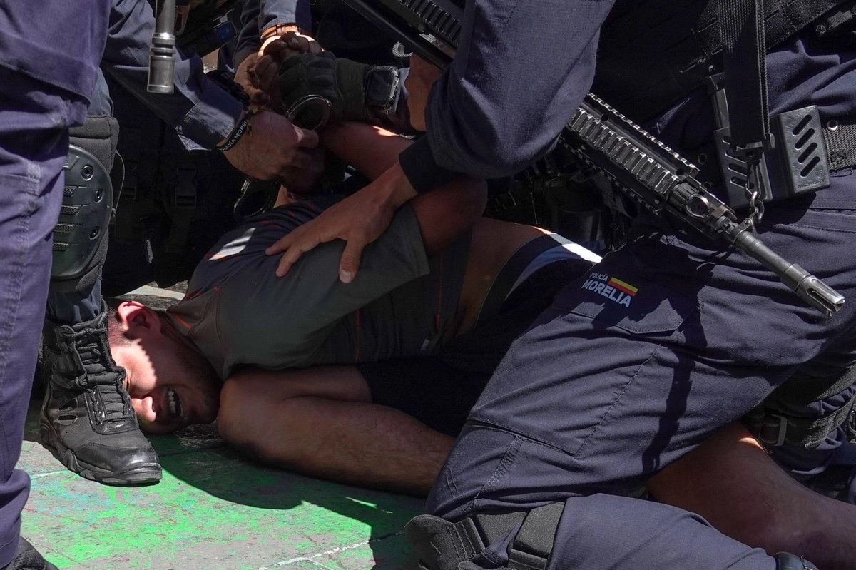 Guardia Civil detiene a joven con mariguana en el Congreso de Michoacán