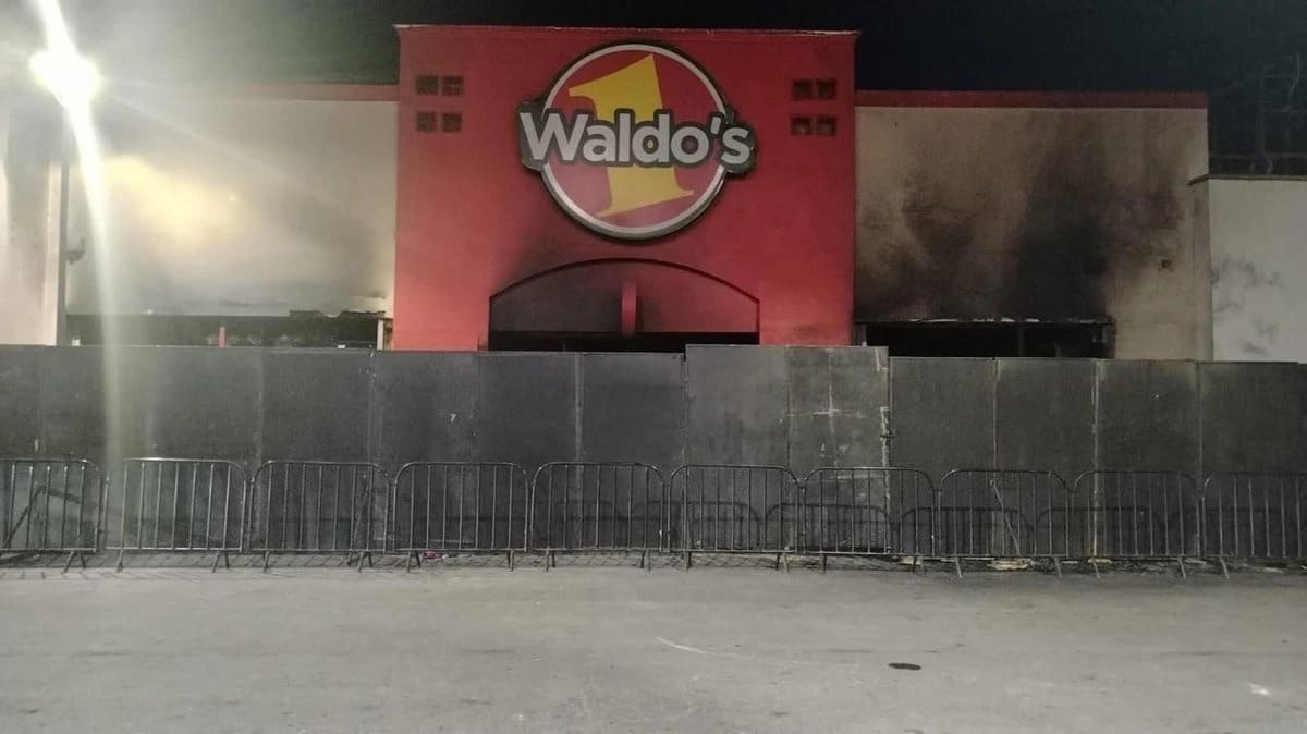 Hermosillo se recupera reabren calles tras el incendio en Waldo’s, pero la investigación sigue Hermosillo se recupera: reabren calles tras el incendio en Waldo’s, pero la investigación sigue
