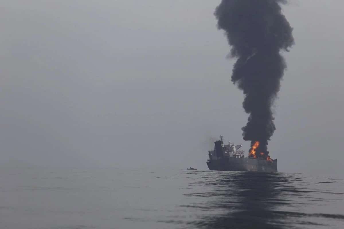 Incendio en buque Blue Phoenix alarma al puerto de Coatzacoalcos