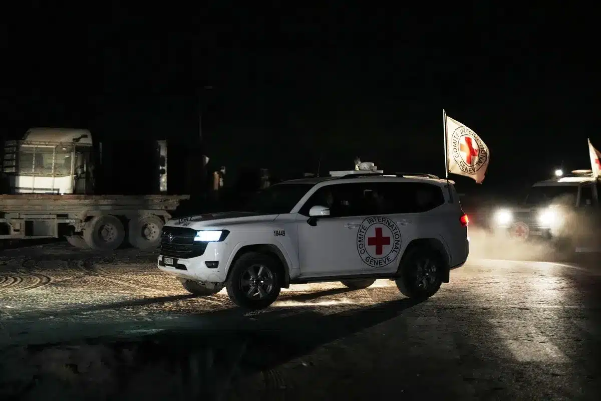 Israel entrega de cuerpos a Gaza en acuerdo tenso de cese al fuego