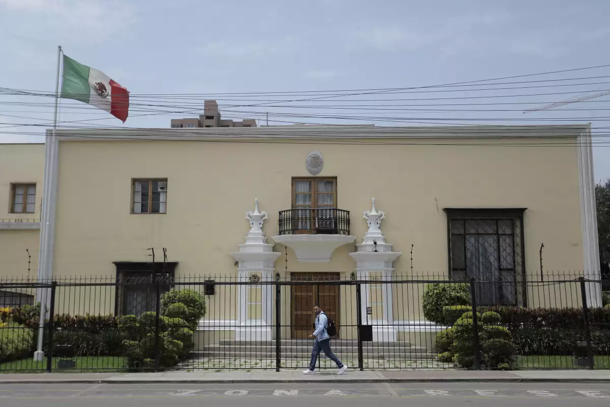 La encargada de negocios de México abandona Perú