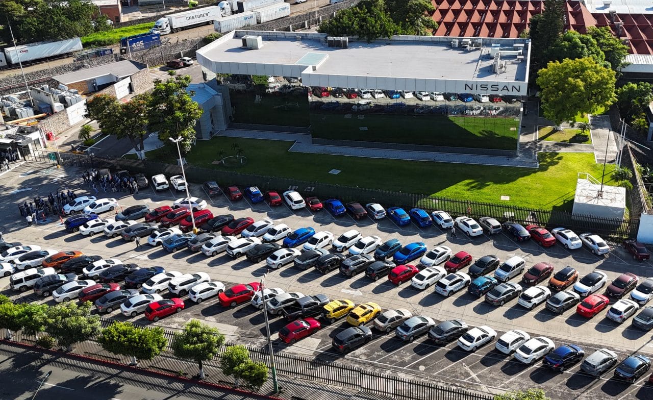 Nissan despide a casi 900 trabajadores tras cierre de planta en Morelos