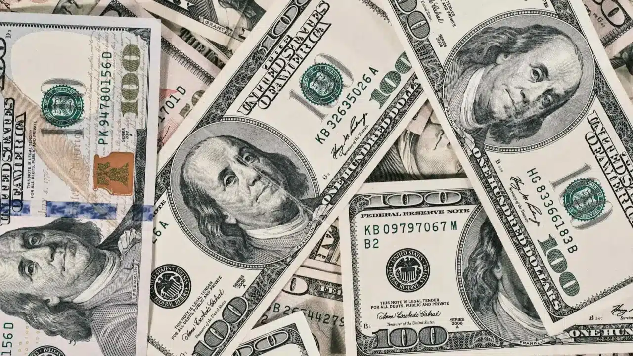 Peso mexicano ataca al dólar y cierra la semana con fortaleza