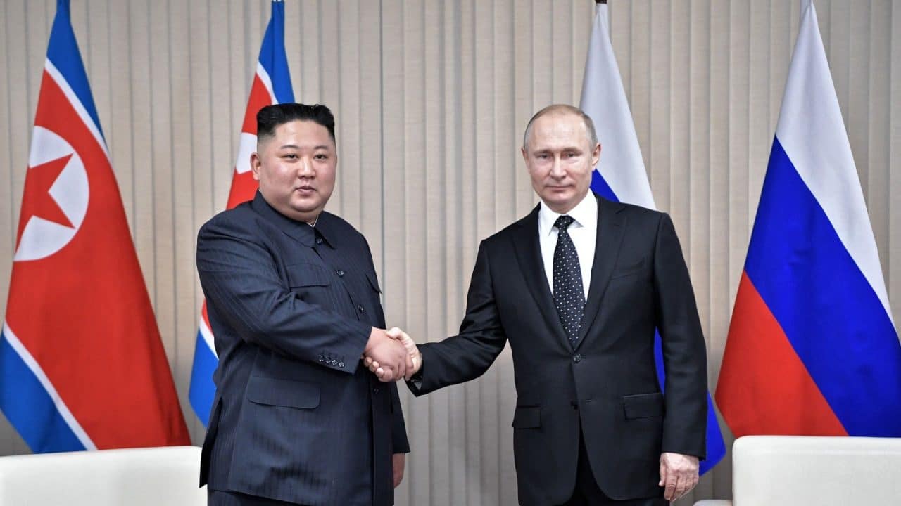 Putin impulsa el “periodismo patriótico” firmando pacto mediático con Corea del Norte