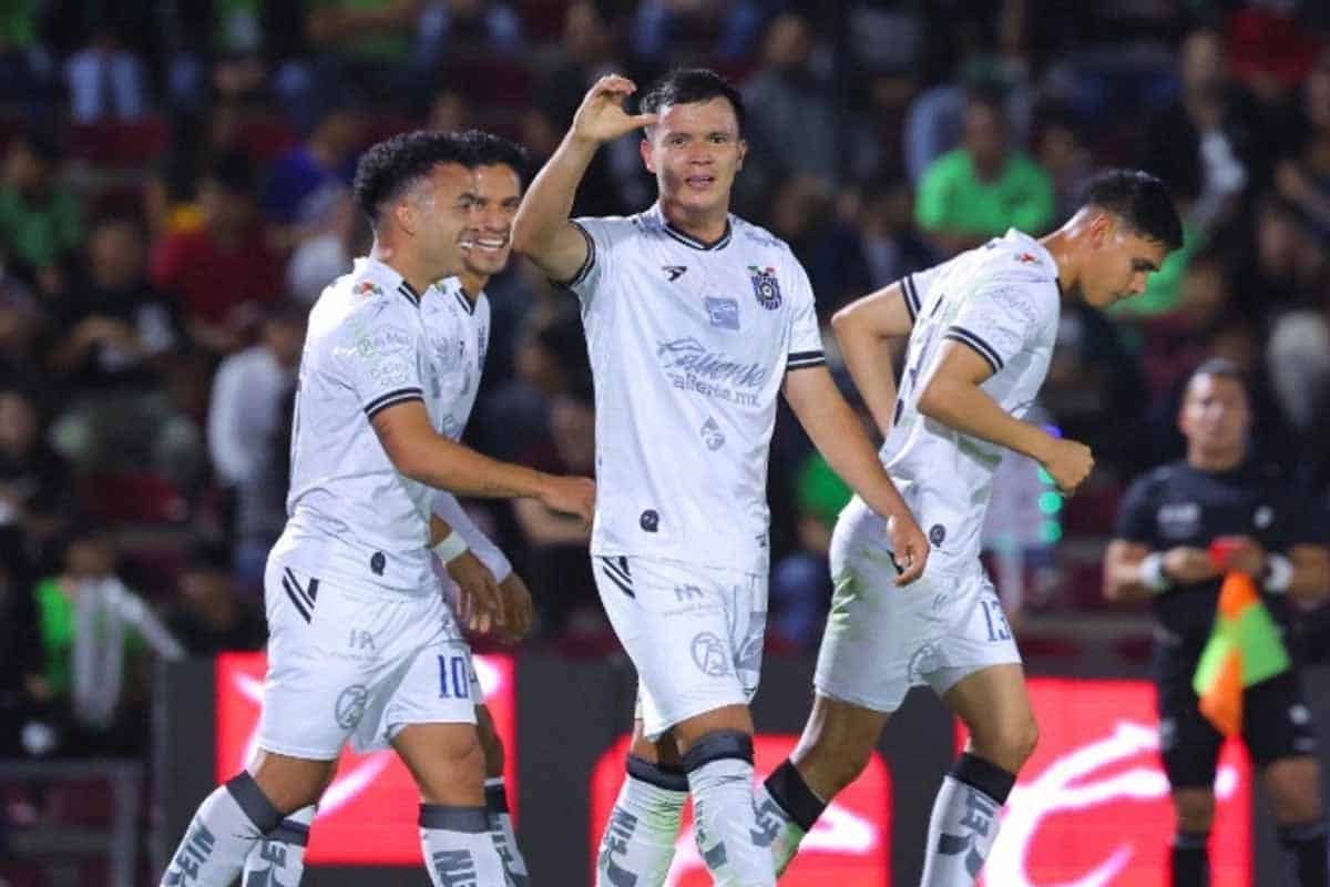 Querétaro vence 2-1 a Bravos y mantiene viva la esperanza del play in
