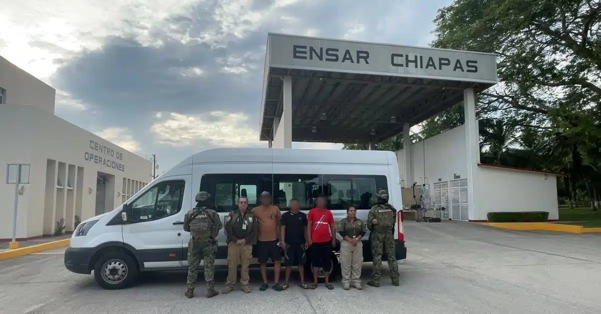 Semar rescata a tres migrantes en alta mar al sur de Tapachula