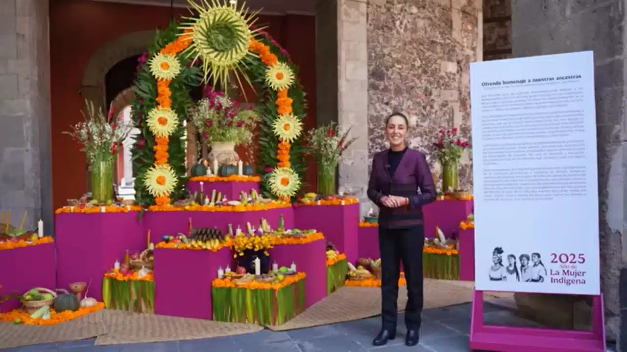 Sheinbaum dedica ofrenda de Día de Muertos en Palacio Nacional a mujeres indígenas
