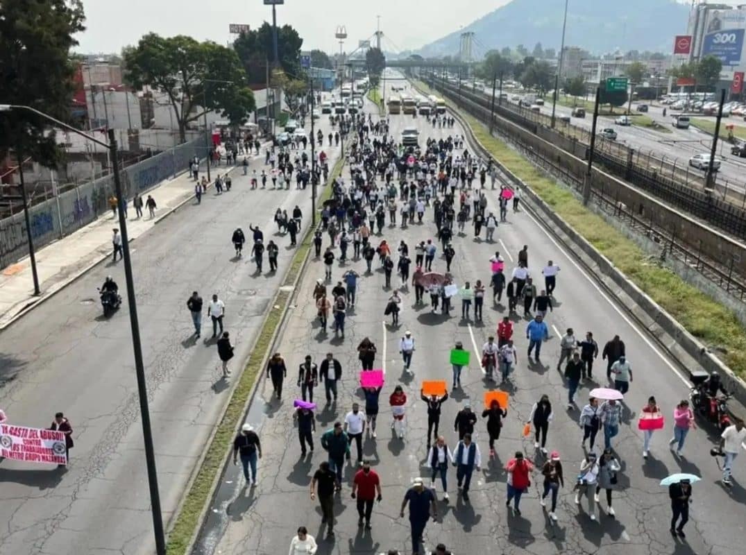 Transportistas protestan en Edomex por desaparición de un compañero
