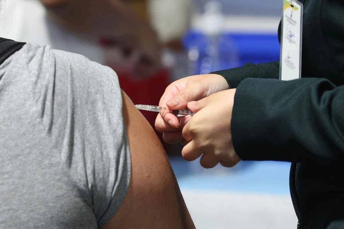 Universidad de Guadalajara abre módulos de vacunación contra sarampión