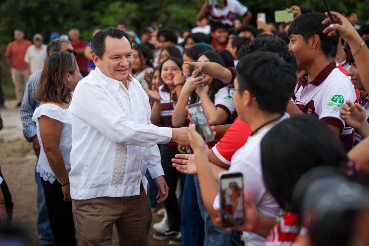 Rehabilitan cancha de fútbol en Ticopó Rehabilitan cancha de fútbol en Ticopó