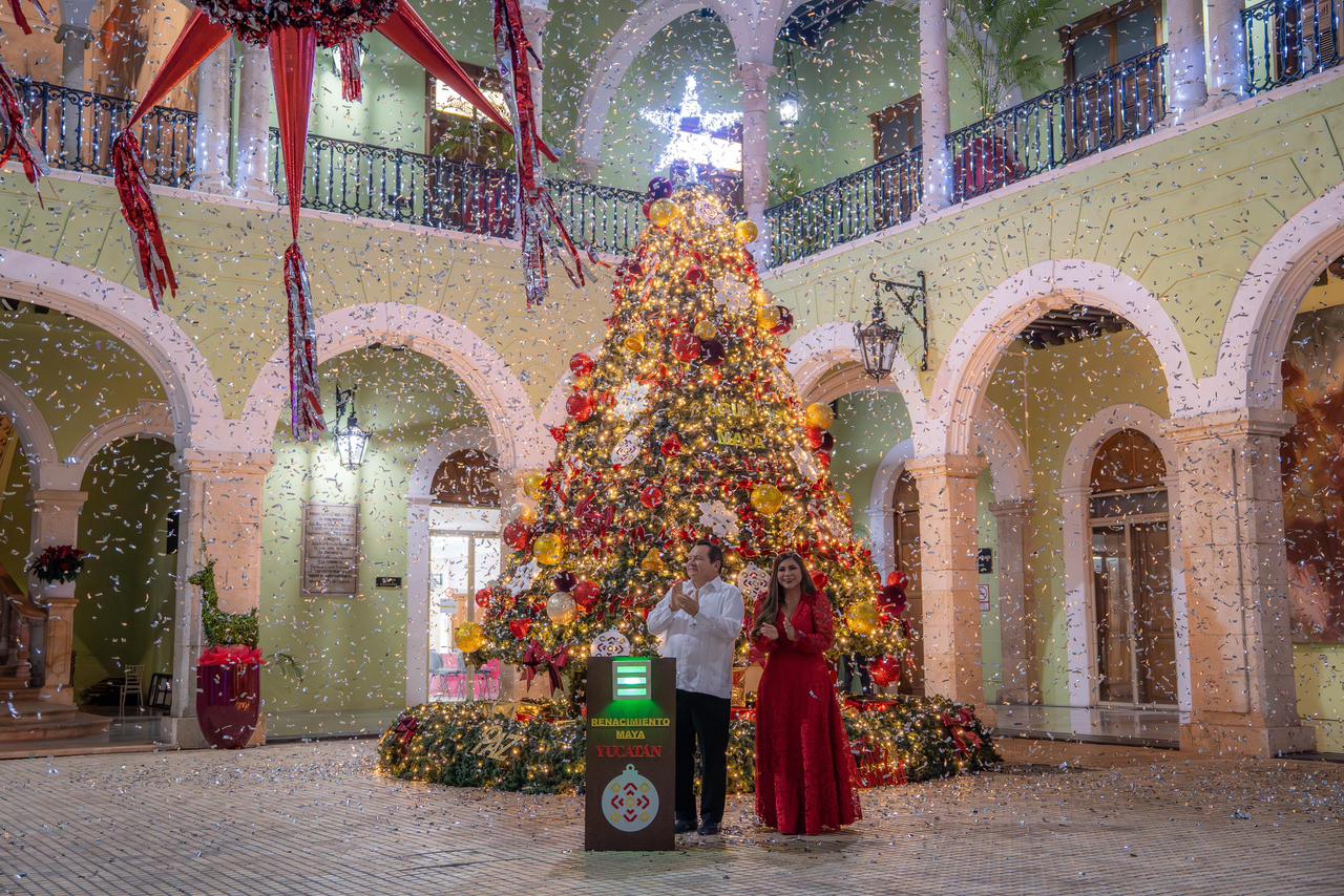 Encienden la magia navideña en el Palacio de Gobierno de Yucatán Encienden la magia navideña en el Palacio de Gobierno de Yucatán