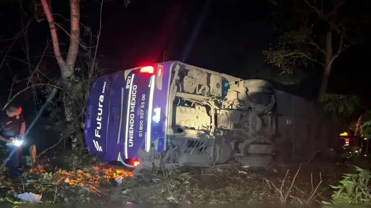 Accidente México-Tampico deja muertos y heridos en trágica madrugada Accidente México-Tampico deja muertos y heridos en trágica madrugada