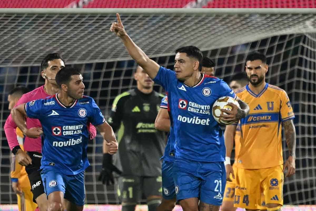 Cruz Azul logra empate y deja viva la semifinal