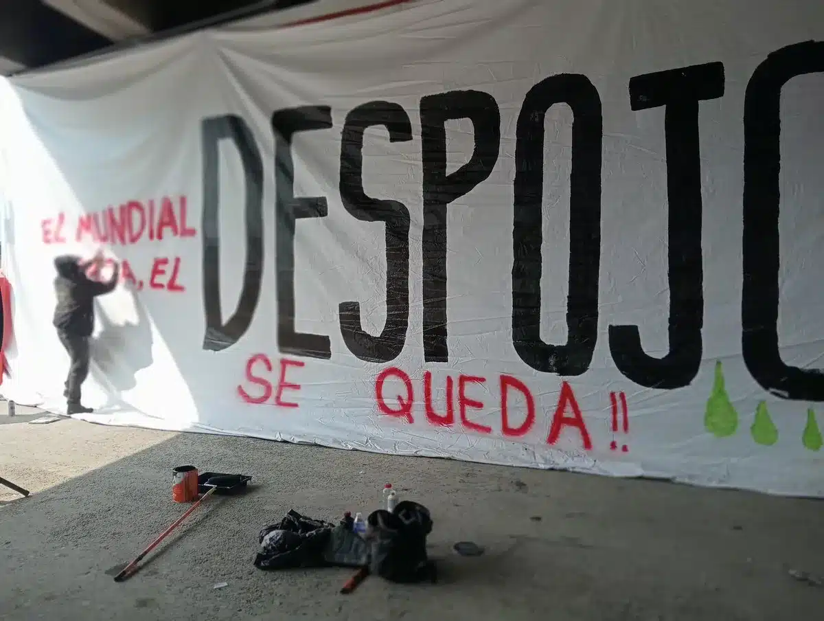 Despojo de agua: Vlocke Negro y vecinos alzan la voz con arte urbano