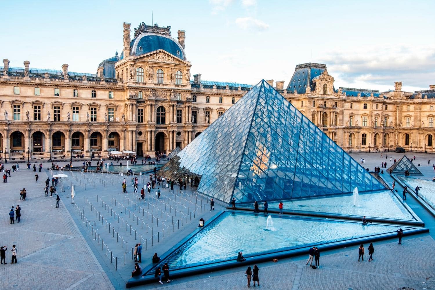 I.M. Pei: controversia y legado en la Pirámide del Louvre y el arte islámico