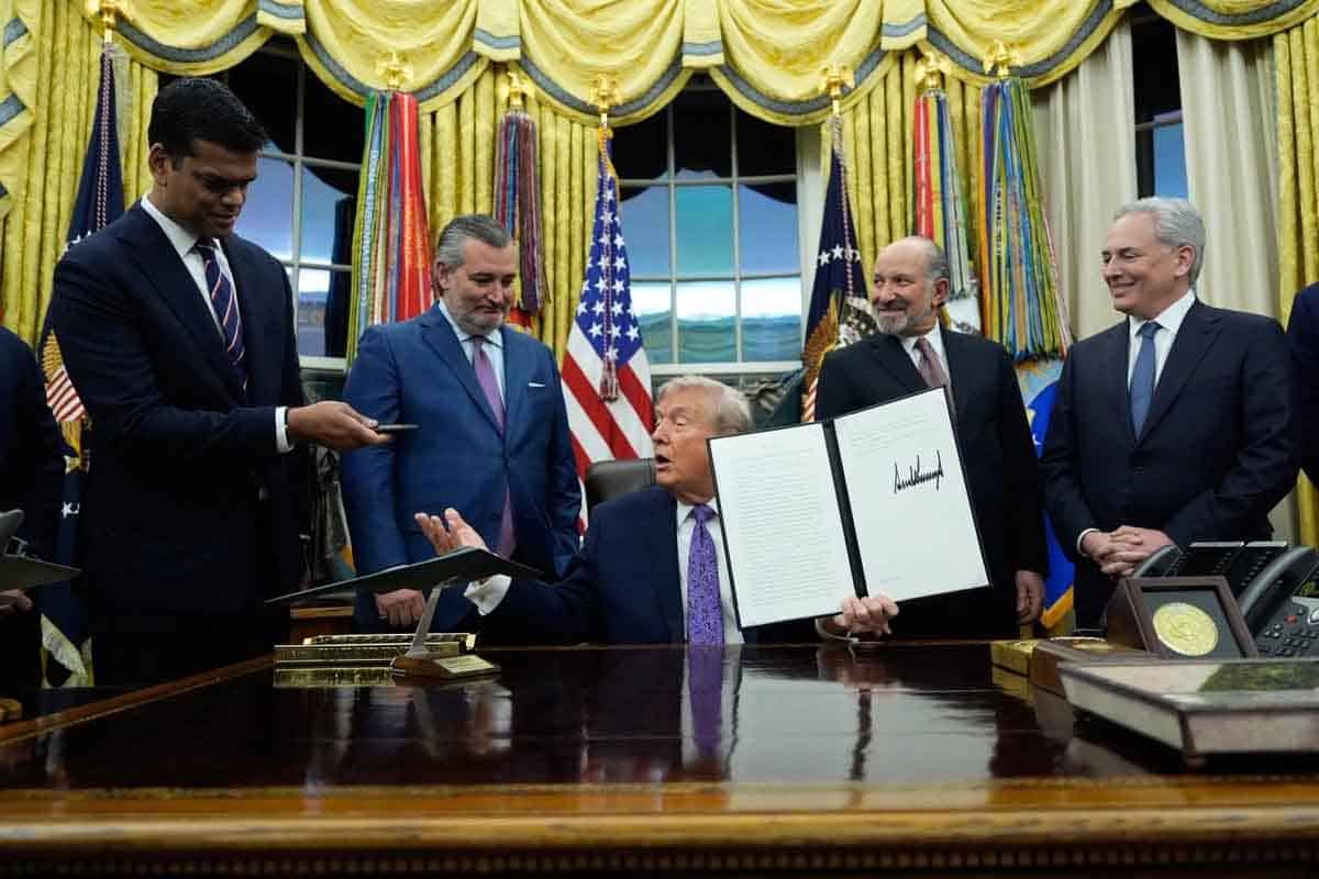 Inteligencia artificial es regulada por Trump tras firmar decreto