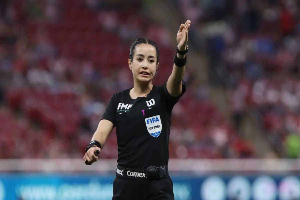 Katia Itzel es nombrada sexta mejor árbitra del mundo