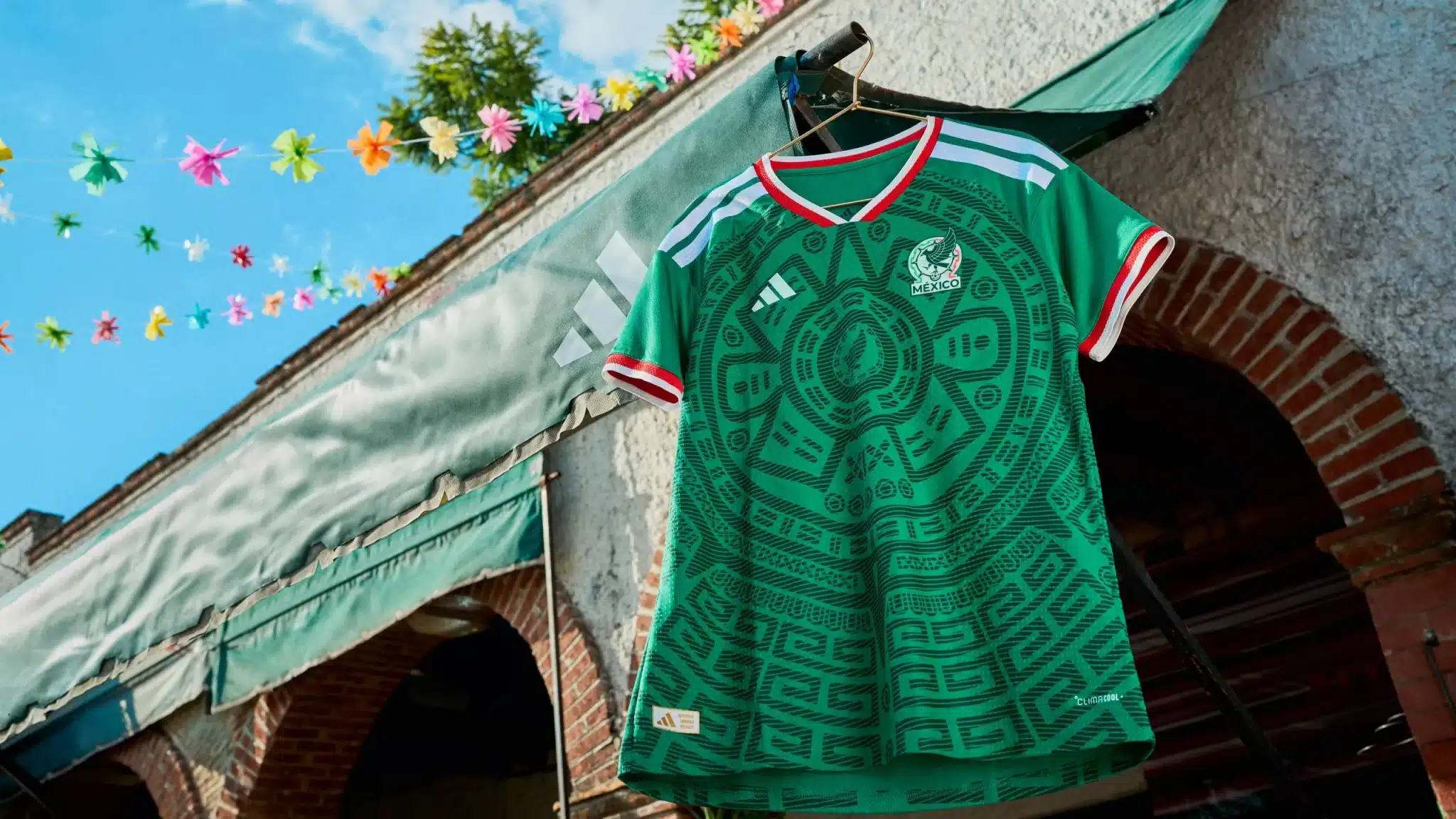 Precio Adidas INAH: lo que costó usar el diseño del Calendario Azteca