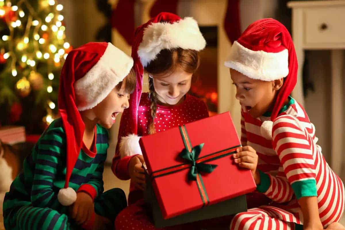 Regalos en Navidad: abrirlos el 24 o el 25, el origen de la tradición