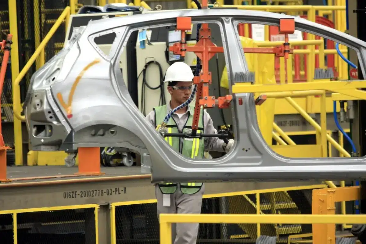 Salario mínimo y empleo: avances salariales y estancamiento laboral en México