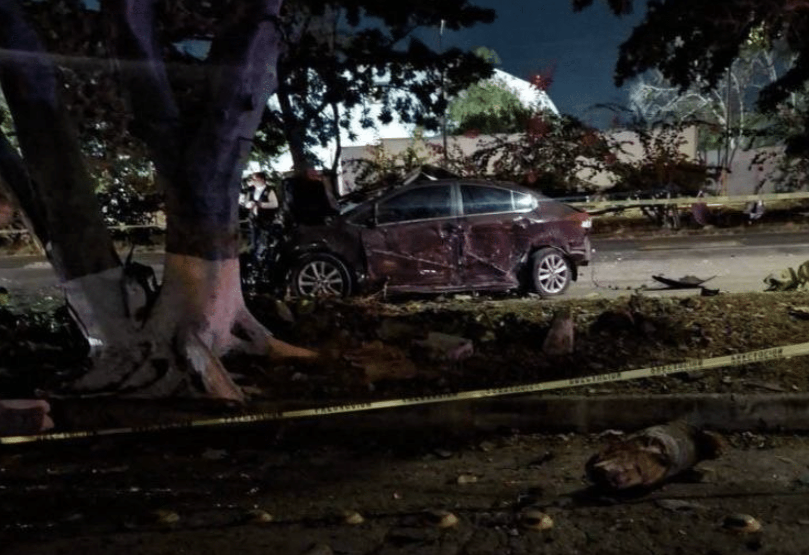 Muere en volcadura tras darse a la fuga de accidente previo en Umán