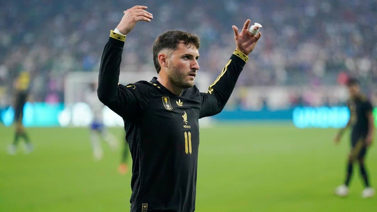 La nueva competencia para Santiago Giménez en el AC Milan