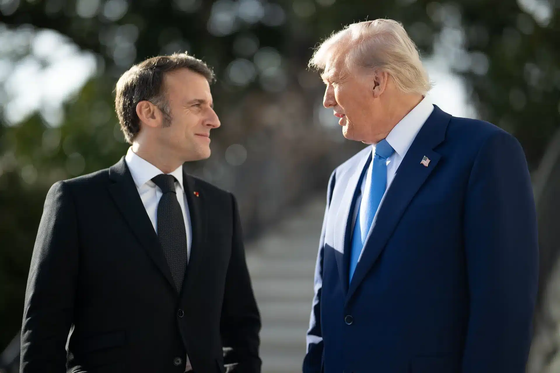 Trump y Macron en Davos: choque político que sacude el orden global