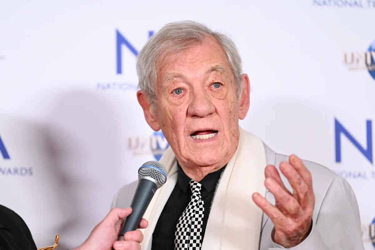 Ian McKellen lanza poderosa advertencia a ICE con Shakespeare