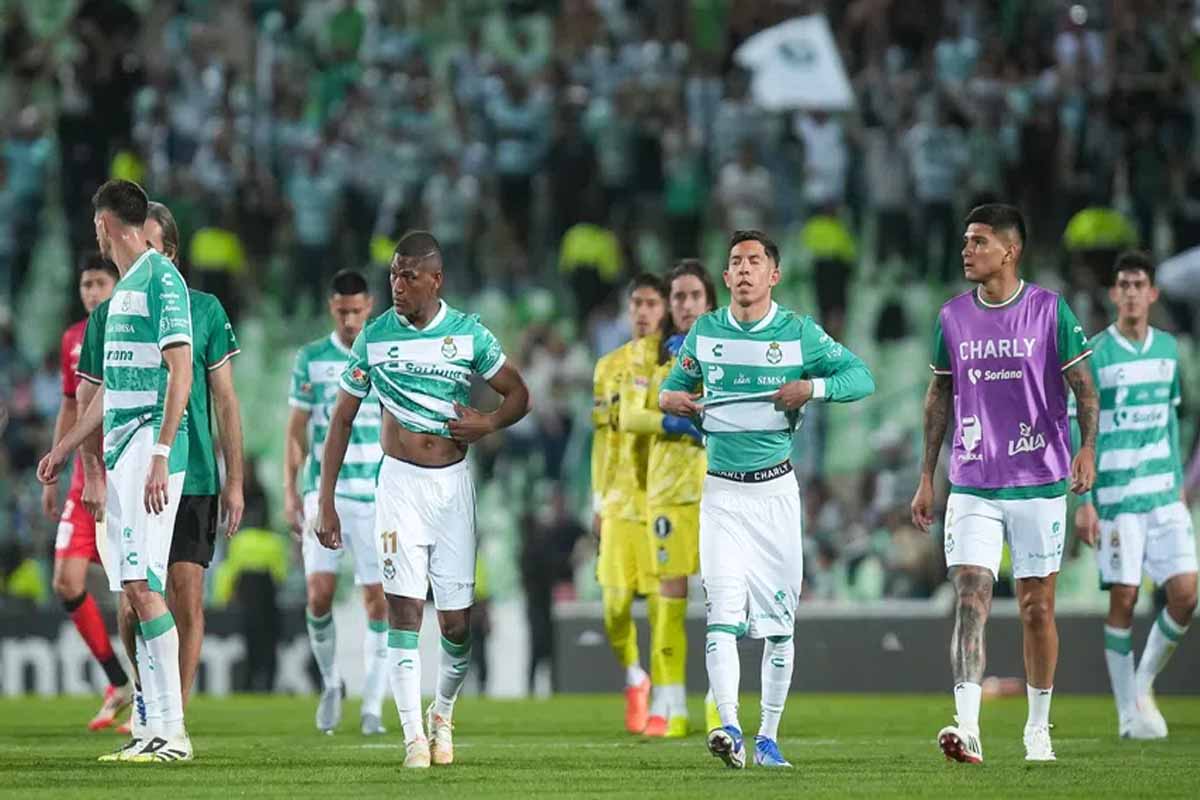 Santos atraviesa una crisis deportiva en el Clausura 2026 tras seis partidos sin ganar y con creciente presión de su afición.
