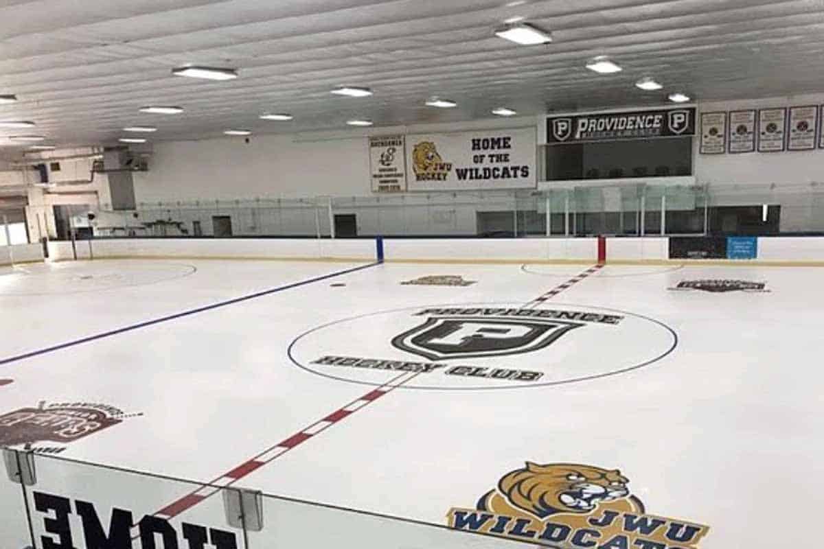 Tiroteo durante partido escolar sacude Pawtucket