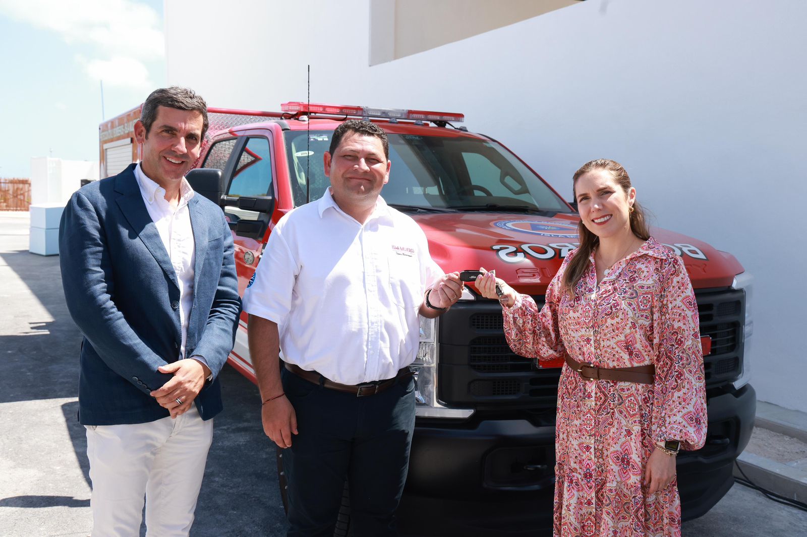 Fortalecen Protección Civil con nuevo carro bomba en Costa Mujeres