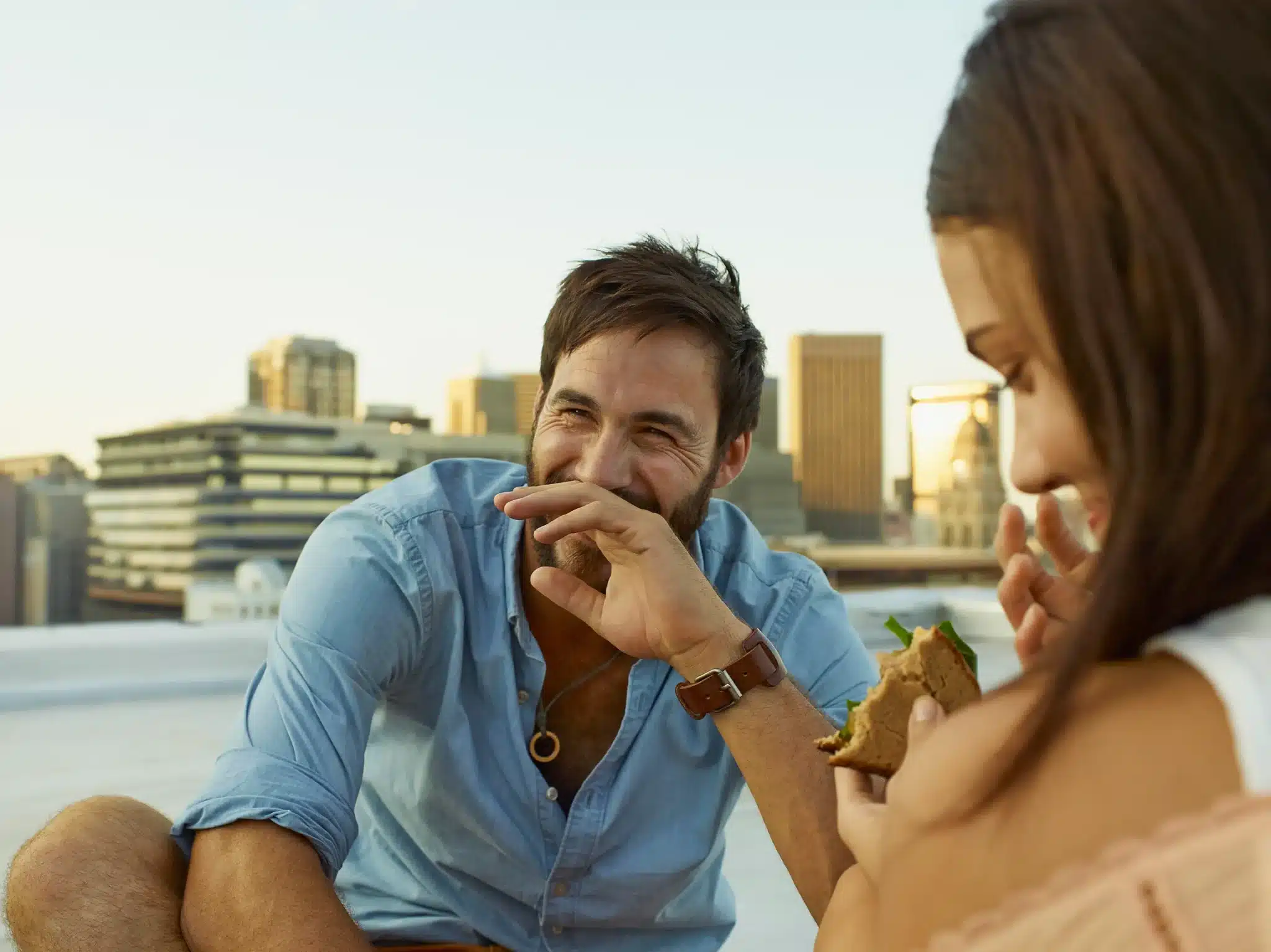 El truco psicológico para caer bien en minutos