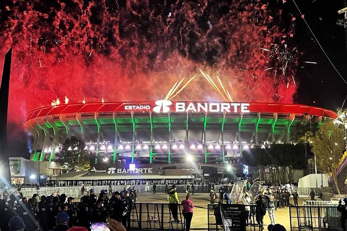 Estadio Azteca reabre entre celebración y caos