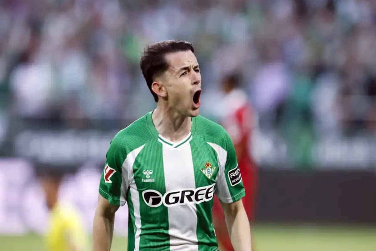 Fidalgo anota y Betis rescata empate ante Sevilla