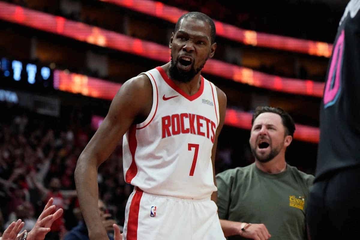 Kevin Durant supera a Jordan en anotación