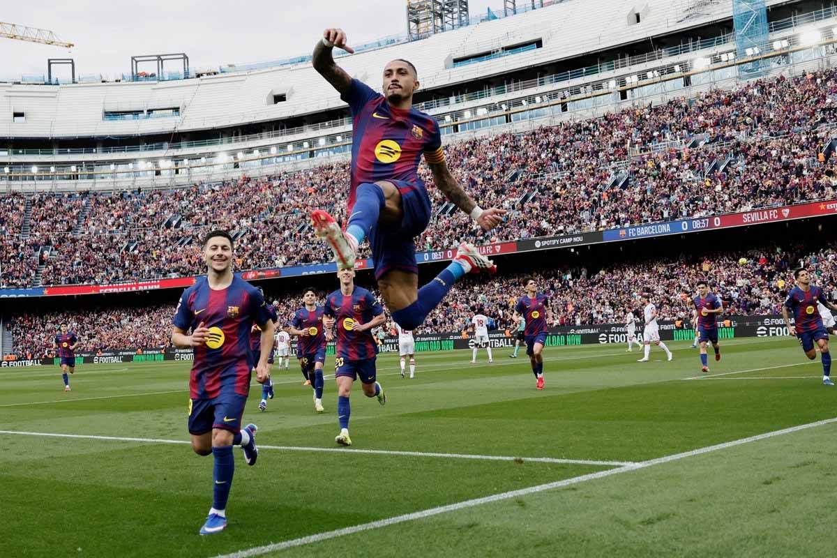 Raphinha firma triplete en goleada del Barcelona
