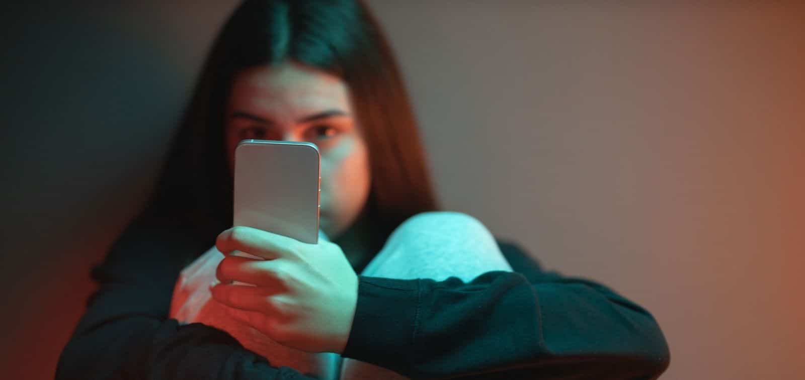 Endurecen penas por violencia digital: hasta 8 años de cárcel si la comete un servidor