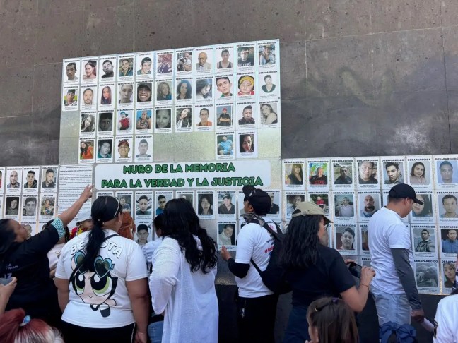 Desaparecidos: instalan muro de la memoria en CDMX