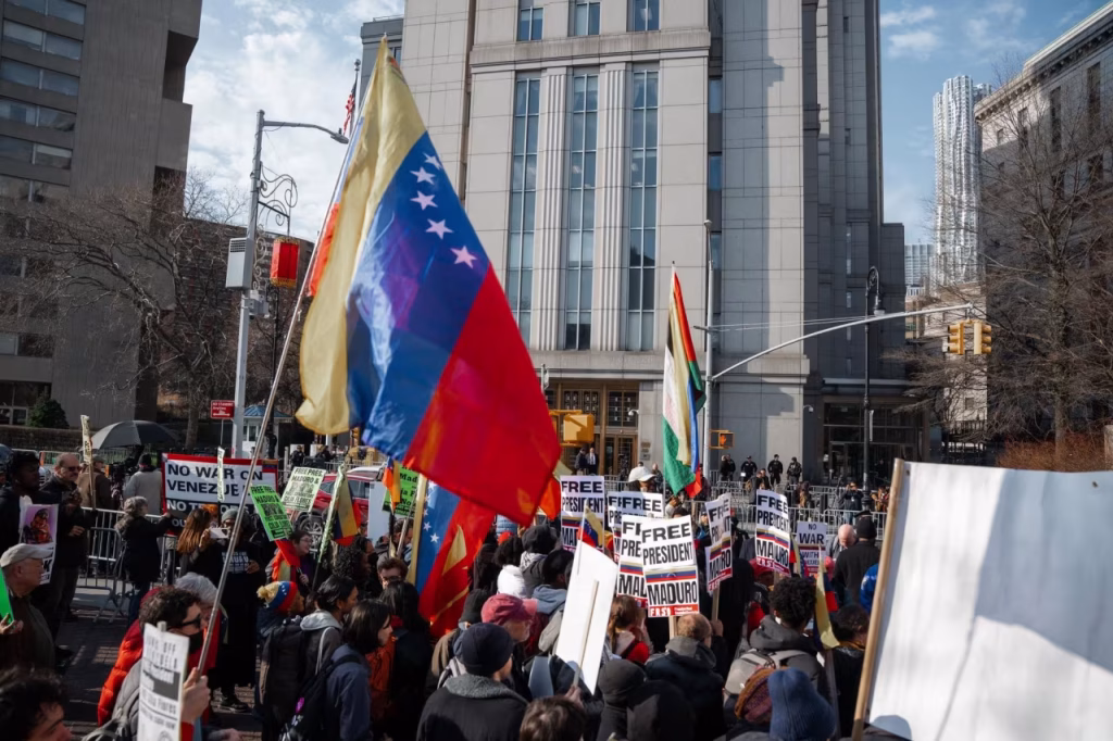 Segunda audiencia de Nicolás Maduro: cargos y qué sigue 1 La segunda audiencia de Nicolás Maduro se llevó a cabo en Nueva York. A las afueras miles de personas de dieron cita.
