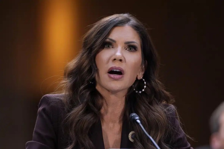 Trump destituye a Kristi Noem de Seguridad Nacional