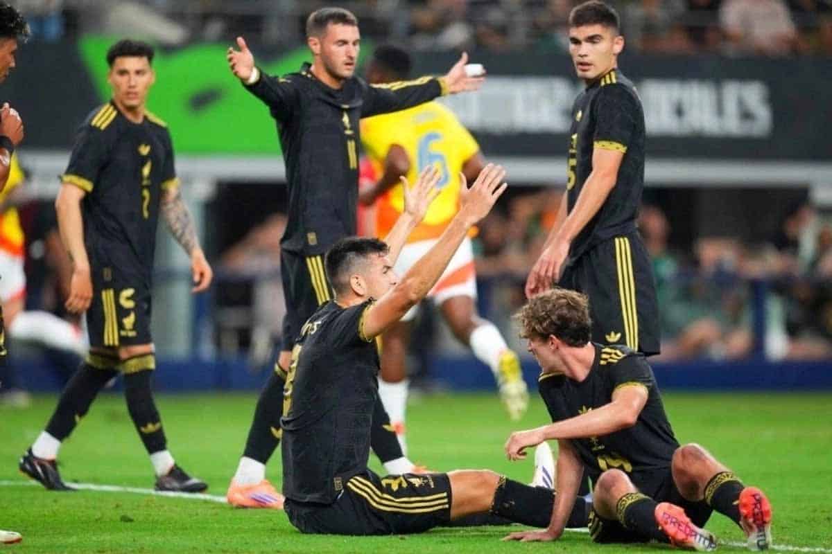 FIFA aplicará tarjeta roja por taparse la boca