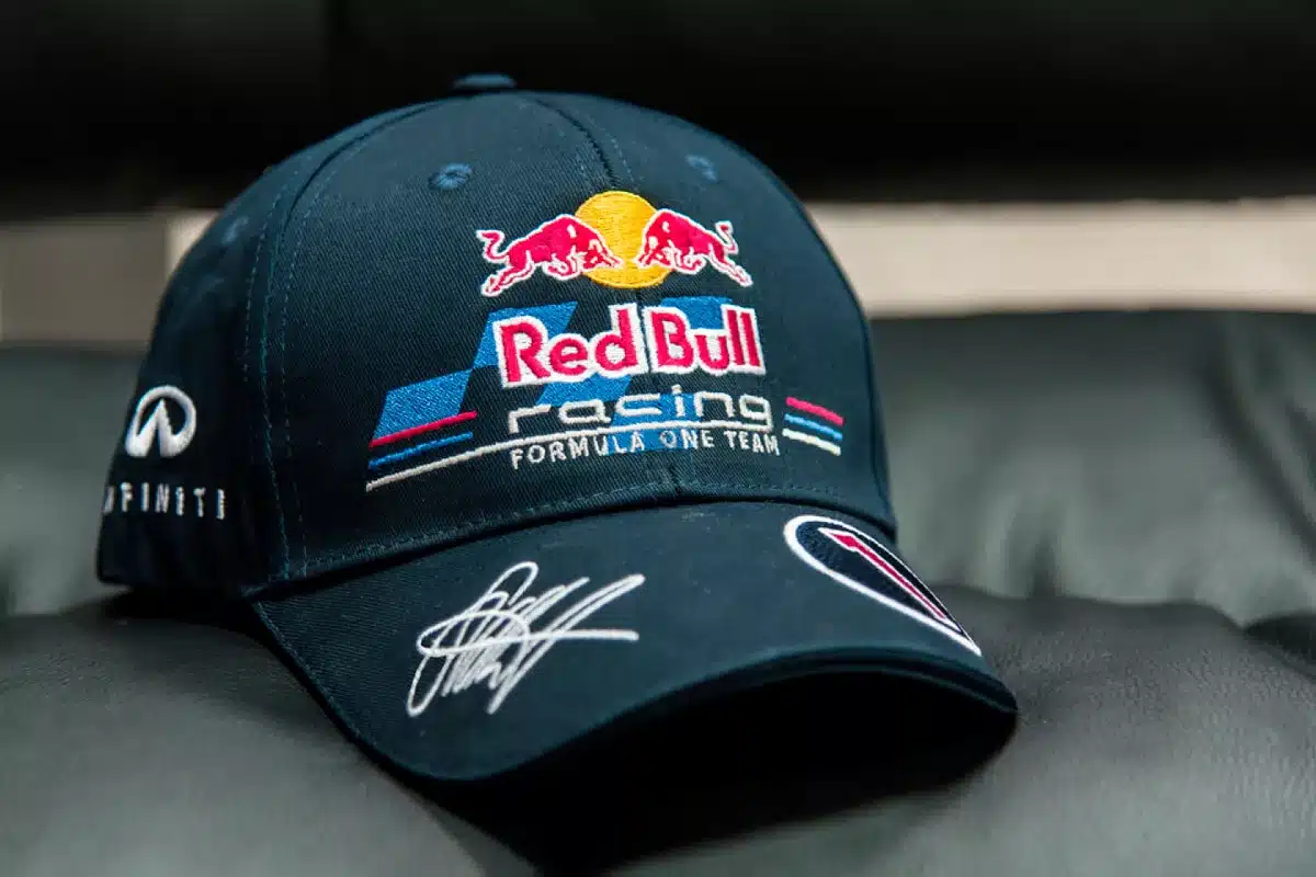 Gorras de F1- claves infalibles para detectar réplicas