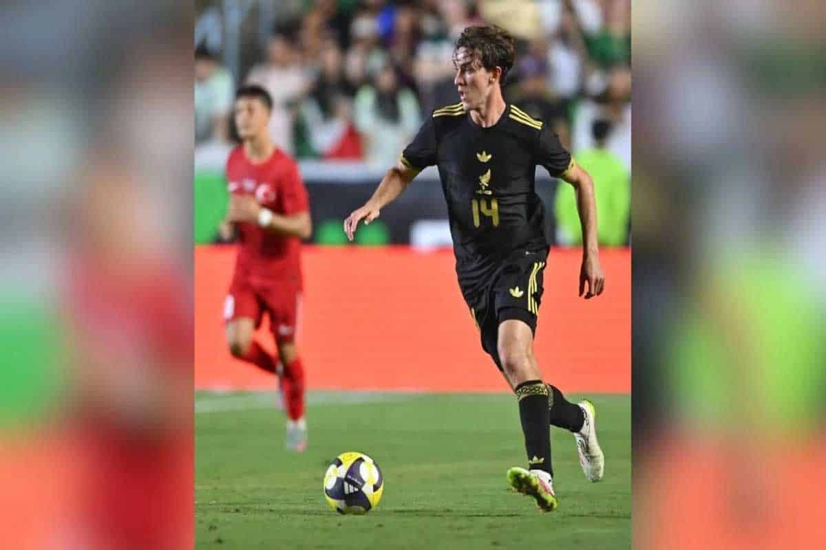 Marcel Ruiz y Gilberto Mora cerca del llamado