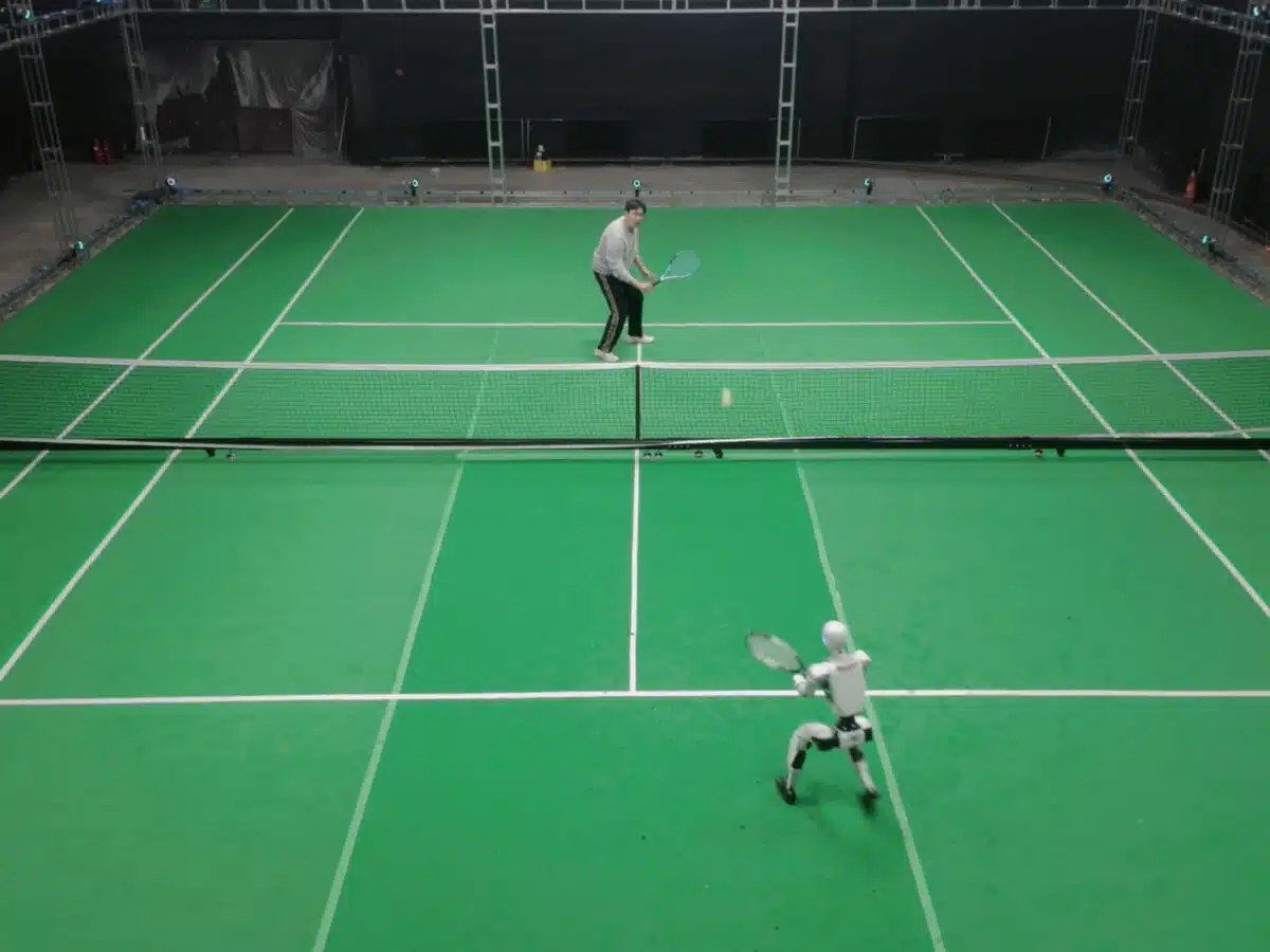 Robot tenista sorprende al mundo con aprendizaje en horas