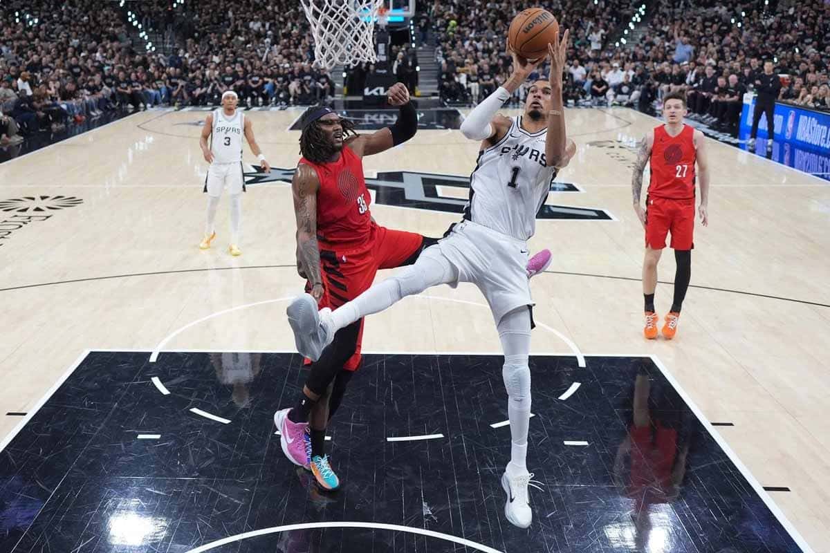 Spurs eliminan a Blazers y siguen en playoffs Spurs eliminan a Blazers y siguen en playoffs