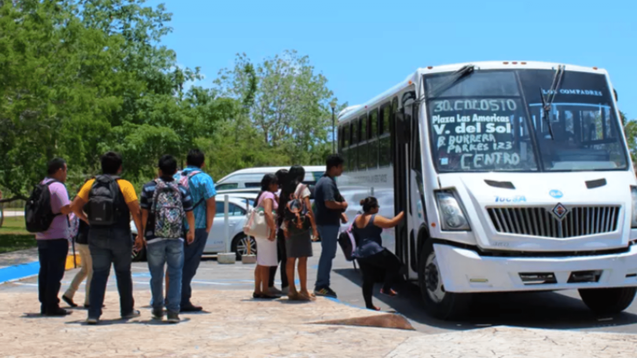 Proponen transporte gratuito para estudiantes en Quintana Roo