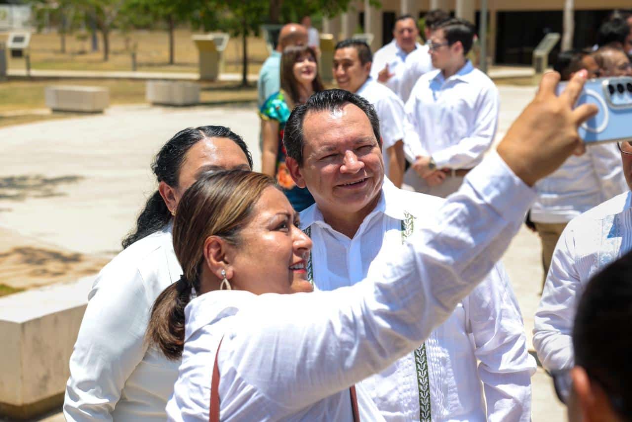Anuncian apoyos para el magisterio en Yucatán