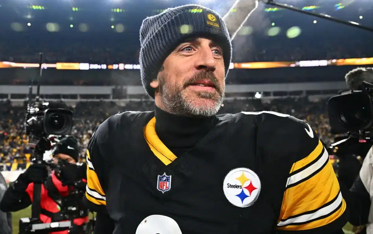 Aaron Rodgers y Steelers acuerdan millonaria renovación para 2026 Aaron Rodgers y Steelers acuerdan millonaria renovación para 2026