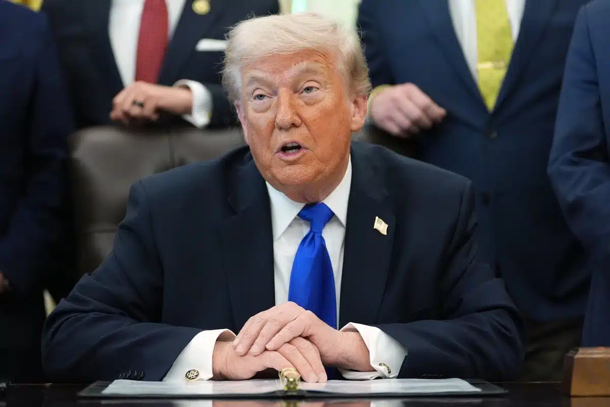 Aranceles sobre autos: Trump eleva tarifas al 25% a la UE