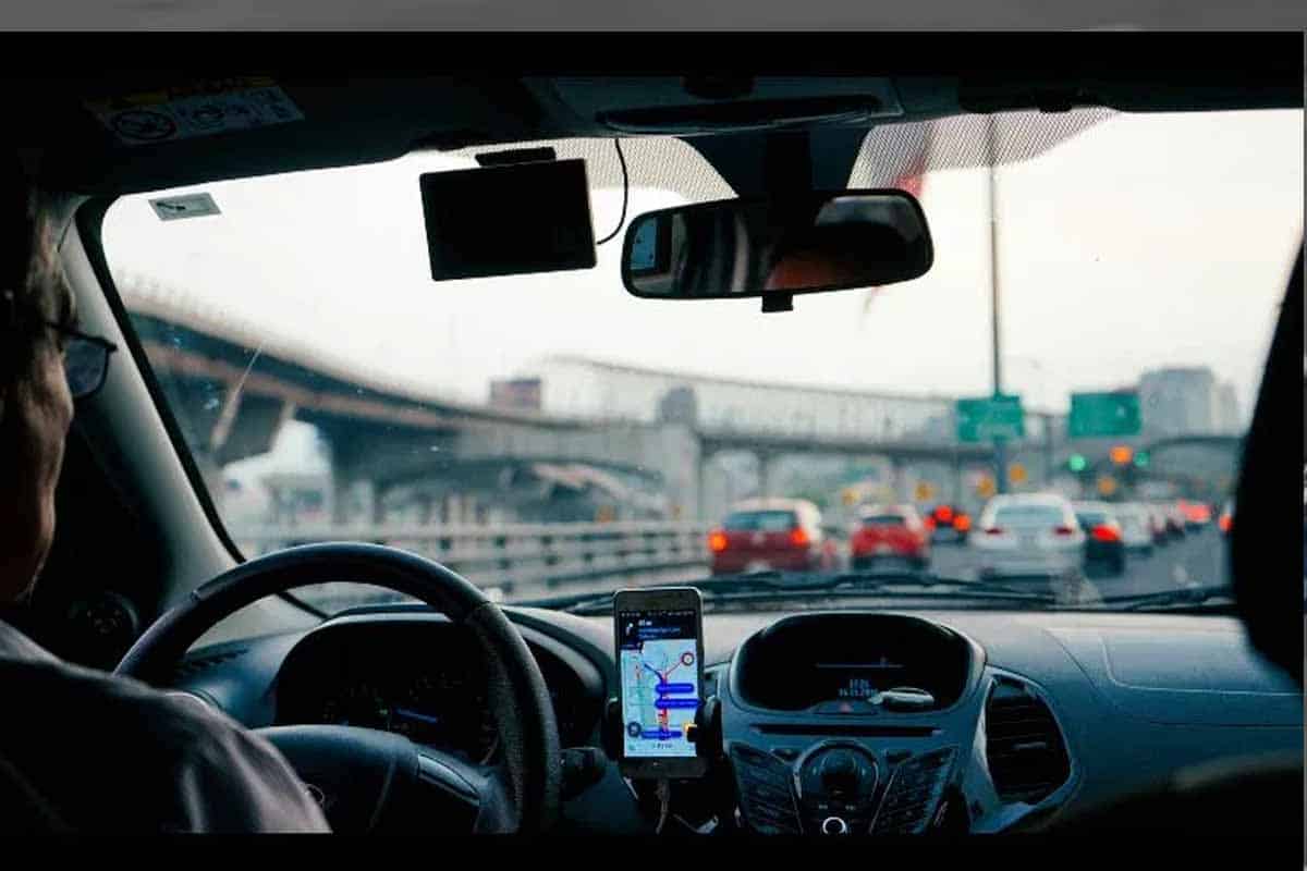 Google integra IA en navegación y reduce errores al conducir